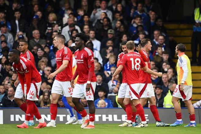 西蒙斯战切尔西全场数据：0次射门，3次过人尝试1次成功