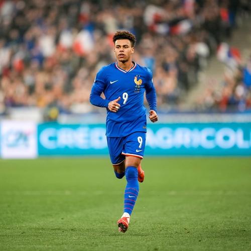 K77无法坚持比赛，杜埃替补登场