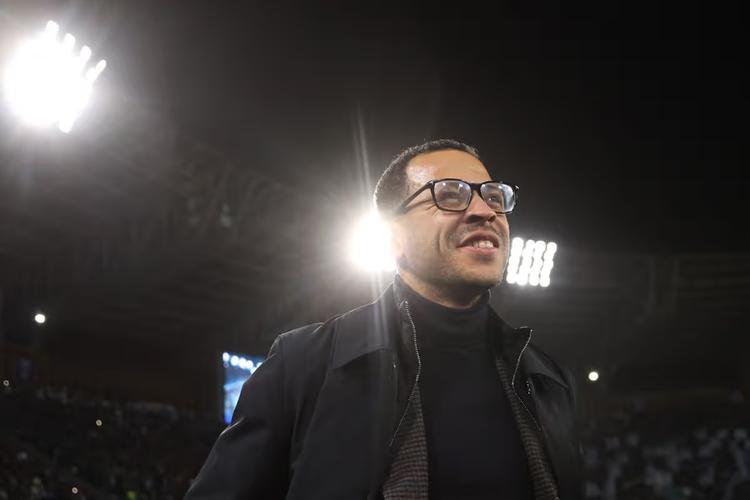 罗西尼尔：上半场布置是想打出主动的侵略性，下半场有调整