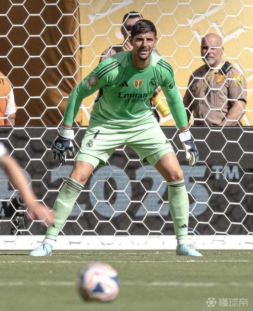 库尔图瓦vs本菲卡全场数据：扑救7次，传球成功率69%