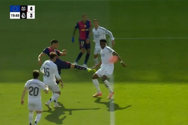 前西甲裁判：楚阿梅尼并未拉倒对手；巴萨点球判罚存疑